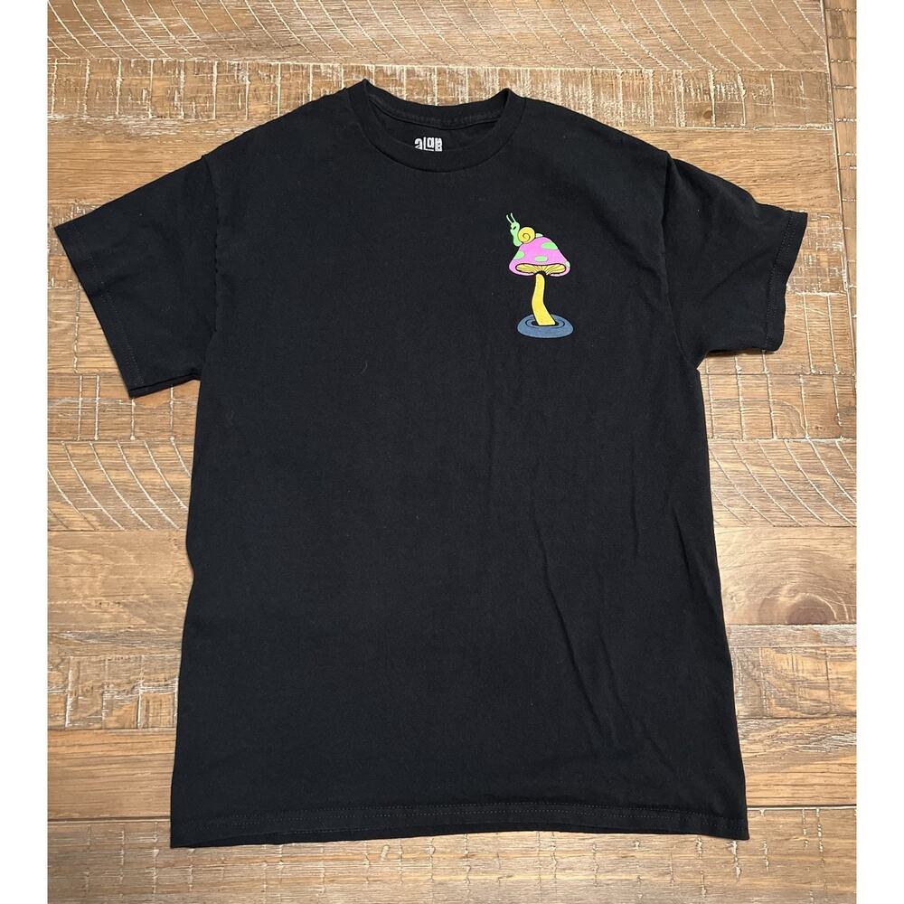 aLab Black Mushroom T-shirt Size Medium Graphic Tee Colorful Vibrant Print